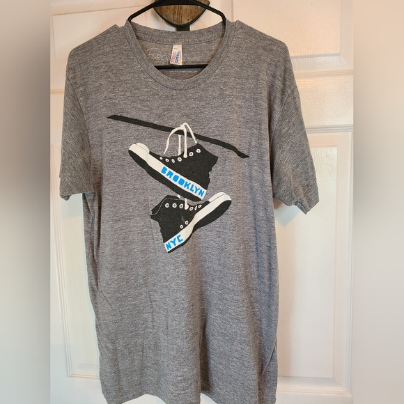 (1139) Gnome Enterprises Woman's Graphic T-Shirt, Brooklyn, NY, Large, Grey - Picture 4 of 12